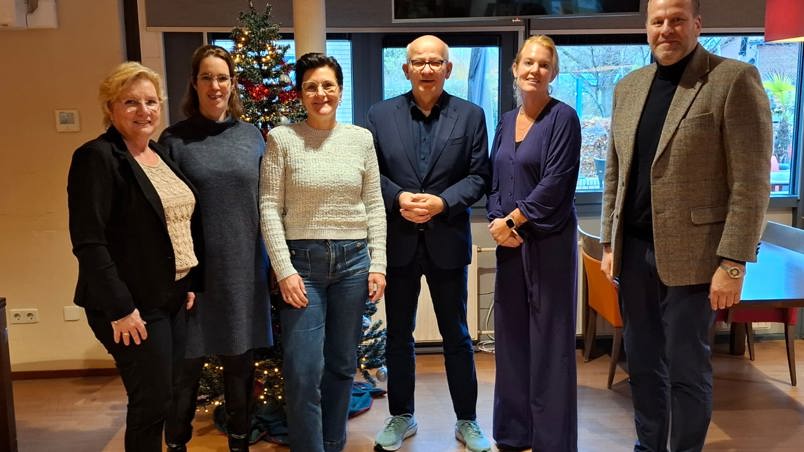 Afbeelding Careyn en Zorgwaard tekenen intentieverklaring: samen sterk voor langer thuis in de Hoeksche Waard